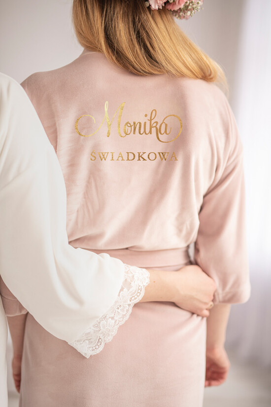 Prezenty dla świadków szlafrok dla świadkowej czy zostaniesz moją świadkową szlafrok.Prezent dla Świadkowej Welurowy Szlafrok  z Napisem Najlepsza 01/velSZL/boxswiad