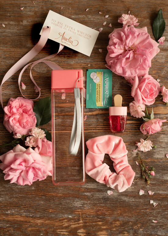 wieczór Panieński zestawy podziekowania na wieczór panieński Zestaw podziękowania za wieczór panieński  Prezent dla dziewczyn na Panieński Butelka i elektrolity 07/zestF/wpan