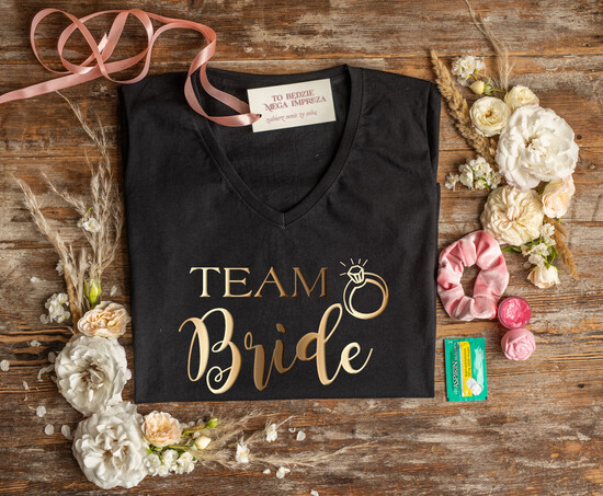 wieczór Panieński zestawy podziekowania na wieczór panieński Zestaw na wieczór Panieński  - Koszulka ze Złotym Napisem  Team Bride - T-Shirt Złote litery Błyszcz 14/prez/wp