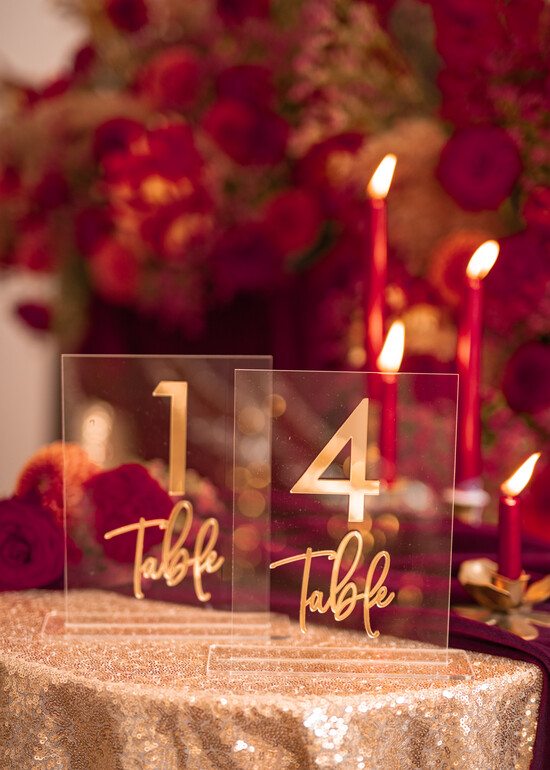 Numery na stół welurowe złote akrylowe  numerki na stół weselny, akrylowe numery na stół weselny, złoty numerek na stoły weselne, numeracja  06/ZLzes/nrSt