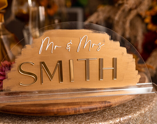 Numery na stół welurowe złote akrylowe  stojak z numerkiem na stół Pary Młodej, tabliczka na stol Pary Mlodej, akrylowy numerek na stół wese 04/ZLzes/nrSt