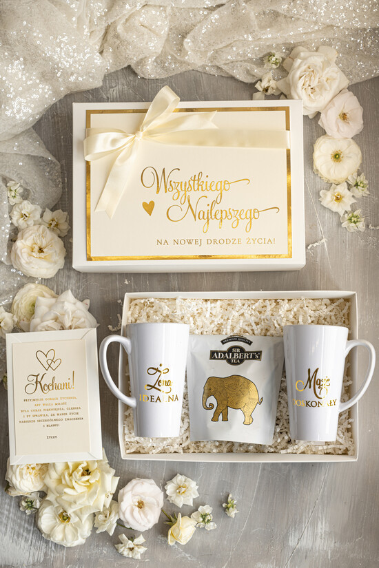  Prezenty dla Młodej Pary  Zestawy z Filiżanką lub Kubkiem Pomysł na prezent ślubny dla Młodej Pary, co dać zamiast kwiatów Parze Młodej, Kubki dla Nowożeńców, 02/boxKuBLt/MP