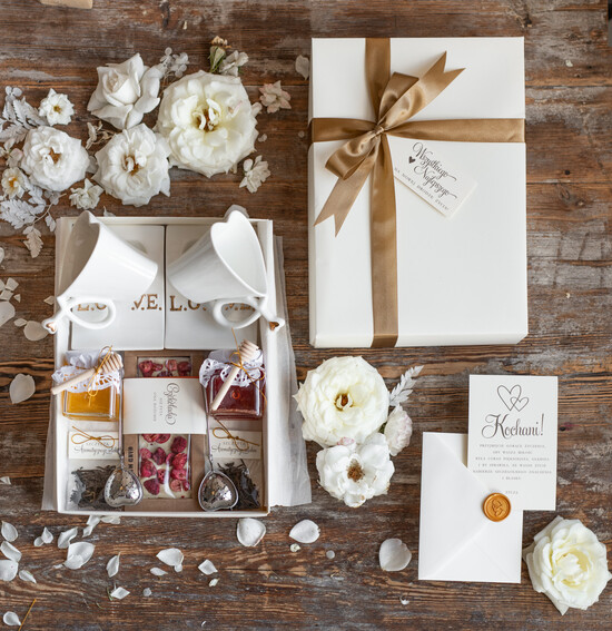  Prezenty dla Młodej Pary  Zestawy z Filiżanką lub Kubkiem Praktyczny prezent ślubny filiżanki dla Młodej Pary serca, prezent dla Młodej Pary  04/BOXfilD/ParaMloda