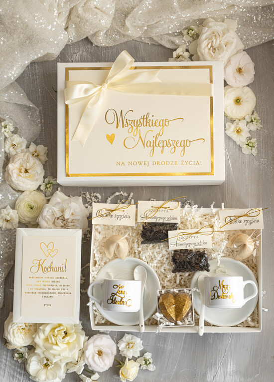  Prezenty dla Młodej Pary  Zestawy z Filiżanką lub Kubkiem Pomysł na prezent ślubny dla Młodej Pary, co dać zamiast kwiatów Parze Młodej, filiżanki dla Nowożeń 04/boxFILnB/MP