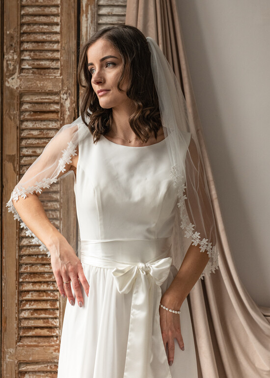 Panna Młoda  Welony welon ślubny wykończony delikatnymi kwiatkami, boho welon dla panny młodej wykończony gipurą 01/welK/welon