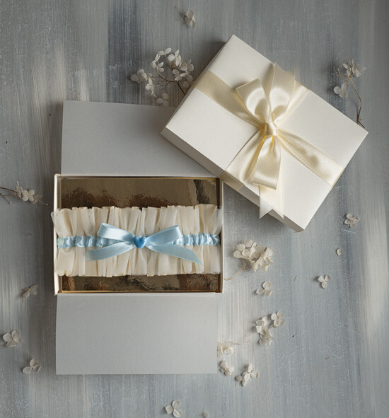 Panna Młoda  podwiązki ślubne podwiązka ślubna tiulowa z niebieską wstążką, podwiązka ślubna dla Panny Młodej z niebieską kokardką 04/podw/PannaMloda