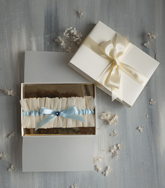 Panna Młoda  podwiązki ślubne podwiązka ślubna tiulowa z niebieską wstążką, podwiązka ślubna dla Panny Młodej z niebieską kokardką 05/podw/PannaMłoda