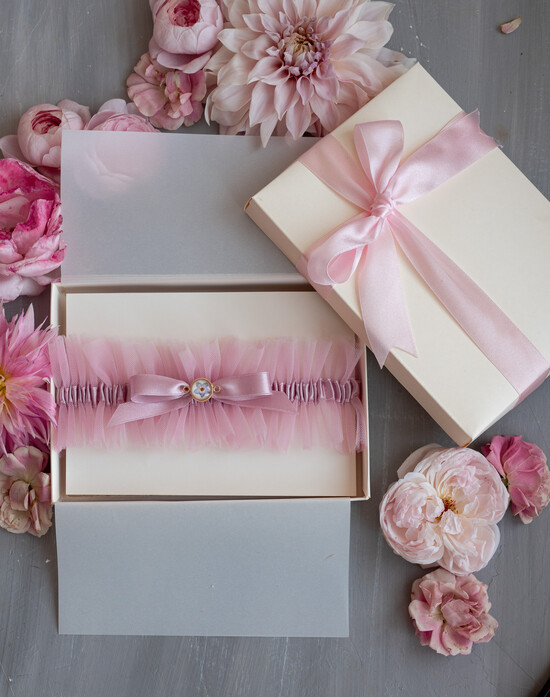 Panna Młoda  podwiązki ślubne Podwiązki dla Panny Młodej podwiązka ślubna tiulowa z różową wstążką, tiulowa podwiązka ślubna dla P 36/PDW/PannaMloda