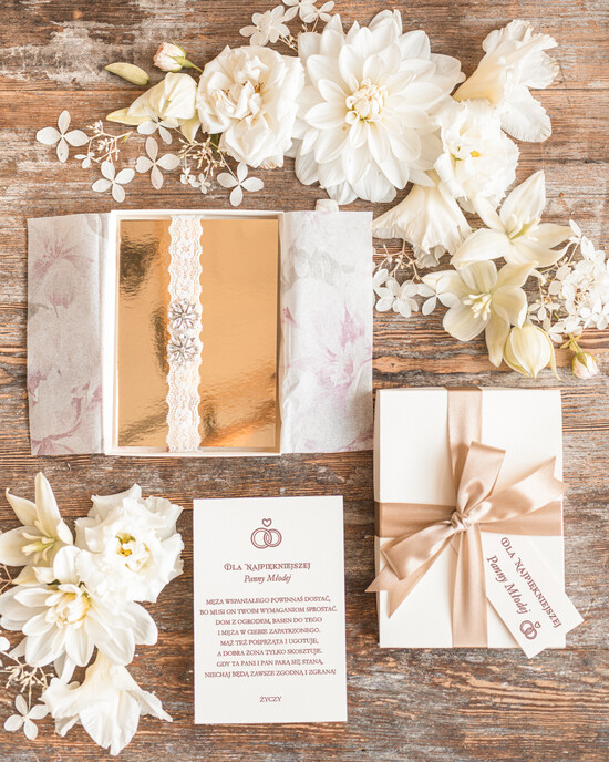 Panna Młoda  podwiązki ślubne koronkowa zdobiona cyrkoniami  podwiązka dla Panny Młodej, delikatna podwiązka dla Panny Młodej 01/podwiazkaM/PannaMłoda