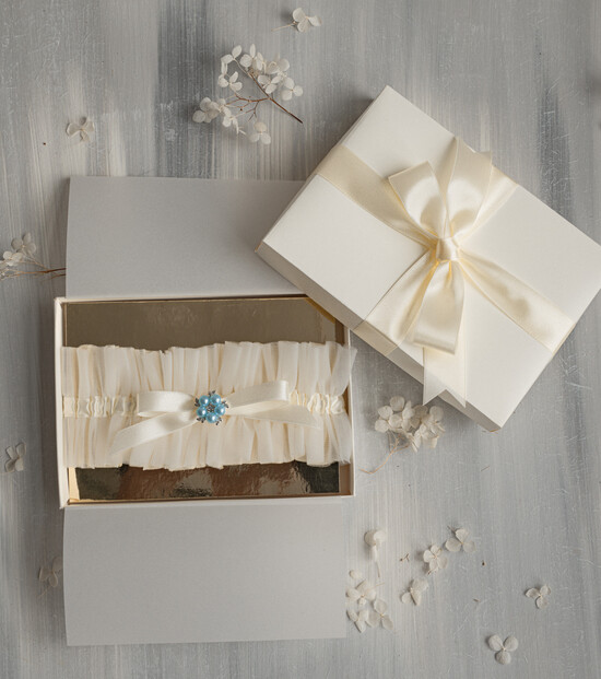 Panna Młoda  podwiązki ślubne podwiązka ślubna tiulowa z kremową wstążką, podwiązka ślubna dla Panny Młodej z ecru kokardką, podwi 11/podw/PannaMłoda