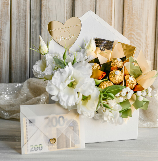  Prezenty dla Młodej Pary  flowerbox, kartki z życzeniami, pudełka na prezenty Wyjątkowy flowerbox ze sztucznymi kwiatami i słodyczami to piękny prezent dla Młodej Pary – oryginal 02/Fx/MPara