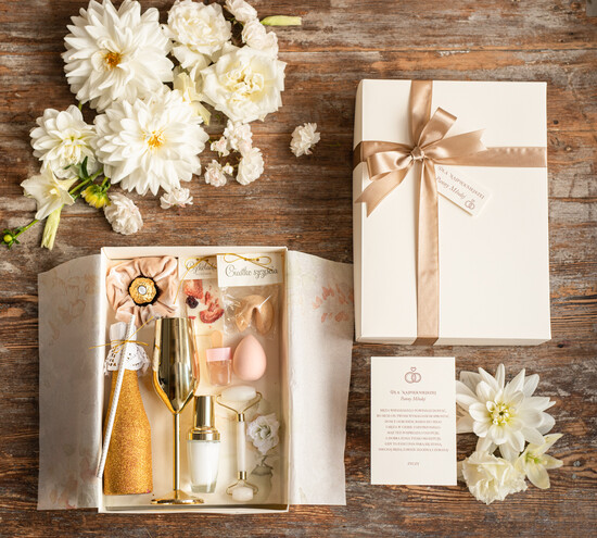 Prezenty dla Panny Młodej  zestaw do wina i drinków  Wyjątkowy Prezent dla Panny Młodej od Świadkowej brokatowa butelka z bąbelkami  04/BOXszamD/PannaMloda