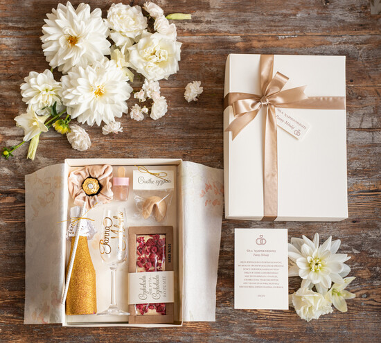 Prezenty dla Panny Młodej  zestaw do wina i drinków  Nowoczesny Prezent dla Panny Młodej, pomysł na prezent dla Panny Młodej na panieński  01/BOXszamD/PannaMloda