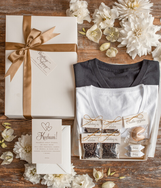 Prezenty dla Młodej Pary  zestawy koszulki z nadrukiem koszulki dla Par, śmieszne koszulki dla Nowożeńców  11/KOSZboxD/ParaMloda