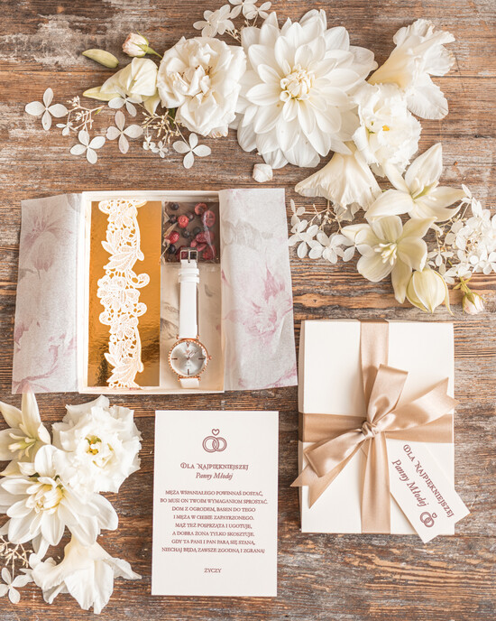 Prezenty dla Panny Młodej  podwiązki ślubne  Prezent podwiązka ślubna dla panny młodej w zestawie z czekoladkamą kartką i pudełeczkiem, box preze 09/boxpodwiazka/PannaMłoda