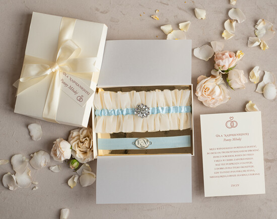 Prezenty dla Panny Młodej  podwiązki ślubne  Zestaw dwóch podwiązek ślubnych dla panny młodej w pudełeczku z kartką, box prezentowy na wieczór pa 02/boxTPodw/PannaMłoda