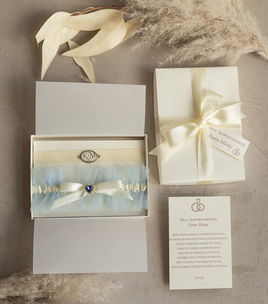 Prezenty dla Panny Młodej  podwiązki ślubne  Prezent dla Panny Młodej od Mamy, zestaw prezentowy na panieński, podwiązka dla Panny Młodej 02/PDWpud/PannaMloda