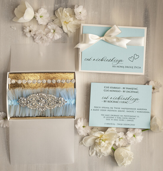 Prezenty dla Panny Młodej  podwiązki ślubne  Prezent dla Panny Młodej od Świadkowej, zestaw prezentowy na panieński, cos niebieskiego podwiązka ś 01/NPDWpuKR/pPPM