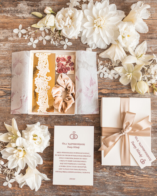 Prezenty dla Panny Młodej  podwiązki ślubne  Przent dla Panny Młodej od Mamy, Prezent podwiązka dla panny młodej 11/boxpodwiazka/PannaMłoda