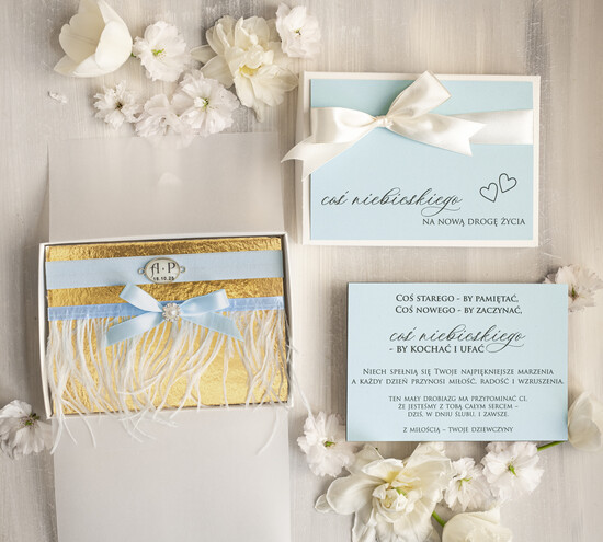 Prezenty dla Panny Młodej  podwiązki ślubne  Prezent dla Panny Młodej od Świadkowej z piórami, zestaw prezentowy na panieński, cos niebieskiego p 04/NPPio/pPPM