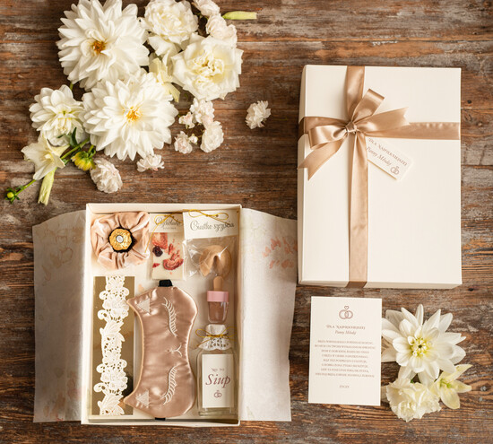 Prezenty dla Panny Młodej  podwiązki ślubne  Przent dla Panny Młodej od Mamy, Prezent podwiązka dla panny młodej 3/Dbox/PannaMloda