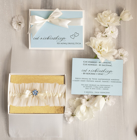 Prezenty dla Panny Młodej  podwiązki ślubne  Prezent dla Panny Młodej od Świadkowej, zestaw prezentowy na panieński, cos niebieskiego podwiązka ś 05/KPDWpud/pPPM