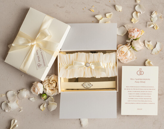 Prezenty dla Panny Młodej  podwiązki ślubne  Zestaw dwóch podwiązek ślubnych dla panny młodej w pudełeczku z kartką, box prezentowy na wieczór pa 03/boxTPodw/PannaMłoda