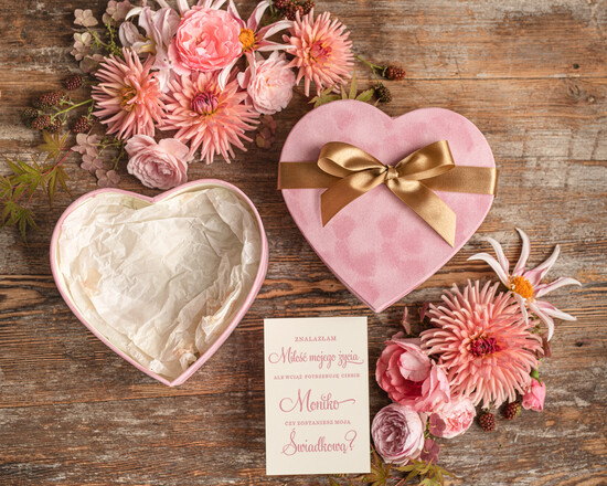 Prezenty dla świadków zestawy słodkości pudełka na prezenty pudełko na prezent welurowe serce z kokardką i kartką z życzeniami  05/box/swiadkowa