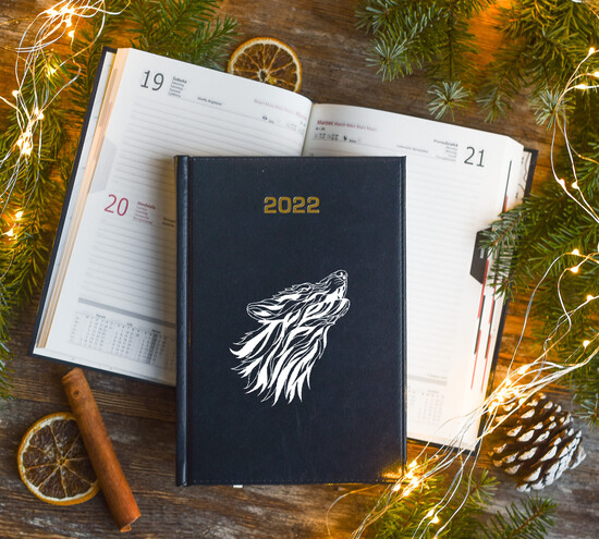 prezenty dla niej kalendarze fajny pomysł na prezent na święta dla koleżanki Terminarz dzienny - Kalendarz z nadrukiem na okladce 8/kalendarz/prez