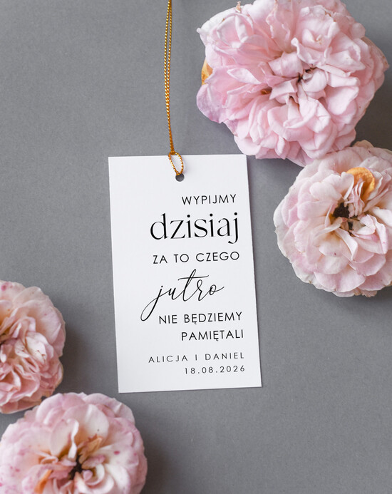 Zawieszki na butelki Nowoczesne prosta forma  zawieszki na butelki weselne, zawieszki weselne z imionami pary młodej, karteczki na weselny trunek, 10/skl3s/zw25
