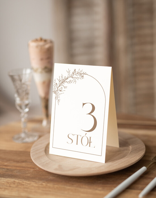 Numery na stół Nowoczesne prosta forma  Eleganckie numerki na stół weselny, numeracja stołów weselnych, proste i delikatne numerki na stoły  16/Now/nrS