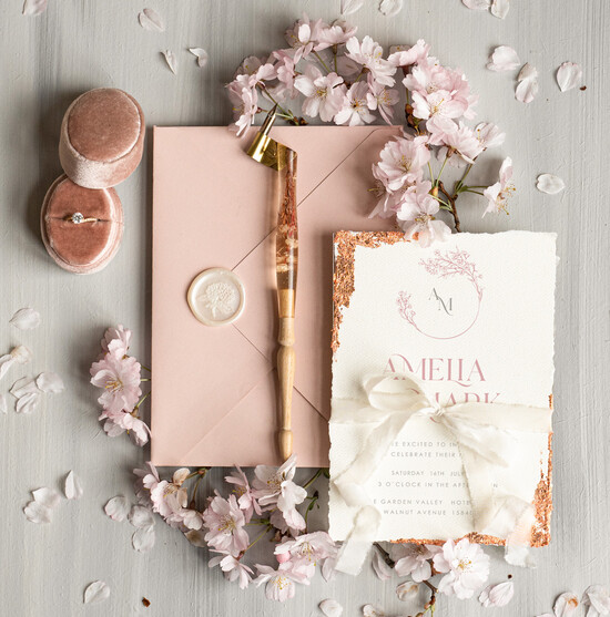 Zaproszenia ślubne Wydzierane Brzegi Wydzierane zaproszenia ślubne z płatkami złota, delikatne zaproszenia na ślub ze złotem, darte zapro 14/wrzl/z