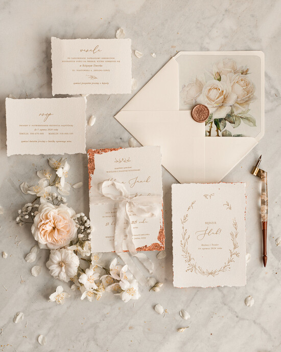 Zaproszenia ślubne Wydzierane Brzegi Darte zaproszenia ślubne z płatkami złota, delikatne zaproszenia na ślub ze złotem, zaproszenie glam 02/WRzl/z