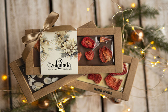 drobne prezenty dla firm CZEKOLADA/ pralinki/ bomboniery Drobne prezenty dla firm ręcznie robiona czekolada, Czekolada świąteczna bez cukru z logo, drobne up 10/MKJ/UCZEKOk