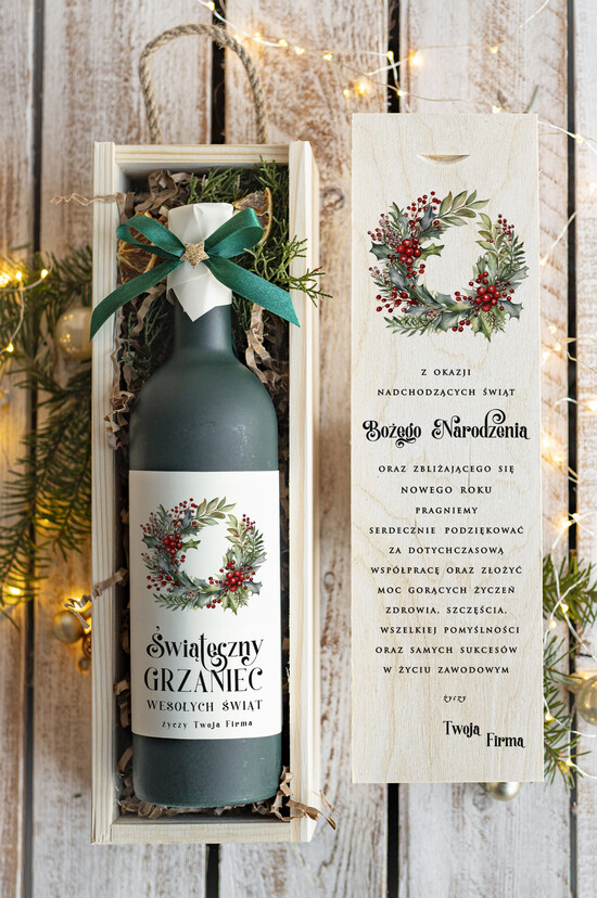 drobne prezenty dla firm GRZANIEC Grzaniec ze świąteczną etykietą w drewnianej skrzynce z nadrukiem, firmowe świąteczne prezenty dla k 08/MKJ/UGRZskrz