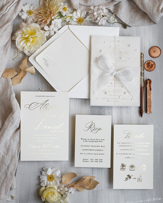 Zaproszenia ślubne z perełkami / tłoczeniem złocone zaproszenia ślubne z perełkami koperta z inicłałami, minimalistyczne zaproszenie na ślub z p 01/perOwWs/z25