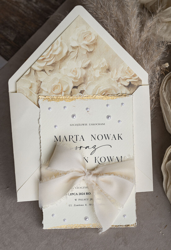 Zaproszenia ślubne z perełkami / tłoczeniem darte złocone zaproszenia ślubne z perełkami, różowe peonie zaproszenie na ślub z perełkam, rwane zł 03/perZlRw/z24