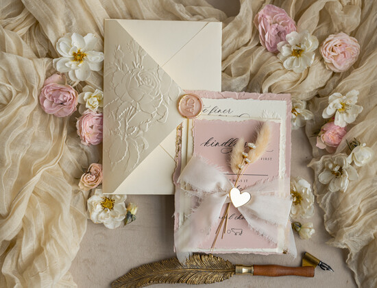 Zaproszenia ślubne z perełkami / tłoczeniem wydzierane zaproszenia na ślub ze złotkiem, darte zaproszenia ślubne z płatkami złota, wytłaczane za 01/mar/z26