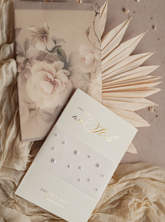 Zaproszenia ślubne z perełkami / tłoczeniem złocone zaproszenia ślubne z perełkami kwiatowa kalkowa koperta , minimalistyczne zaproszenie na ślu 02/perOw/z24