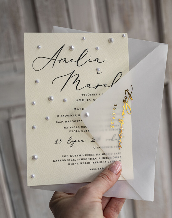 Zaproszenia ślubne z perełkami / tłoczeniem zaproszenia ślubne z perełkami, minimalistyczne zaproszenie na ślub z perełkami i kalką, rwane złoco 01/perK/z24