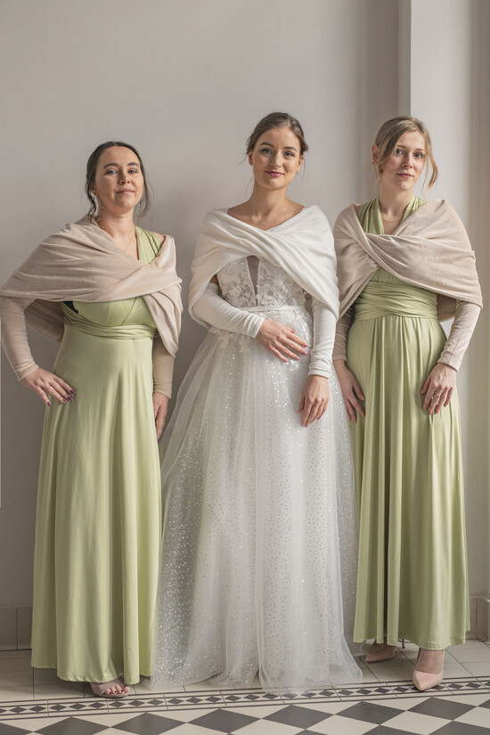 Panna Młoda Bolerka bolerka, narzutki, sweterki Beżowe Bolerko Ślubne Welurowe - Etola Ślubna z Rękawkami - Narzutka I Rękaw w kolorze Beżowym 15/etola/Bol