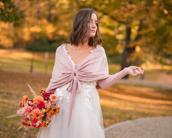Panna Młoda Bolerka bolerka, narzutki, sweterki Welurowe Miekkie Bolerko Ślubne, Etola na jesienny ślub, Narzutka do sukni ślubnej z weluru, bolerko 07/Bvel/Bol