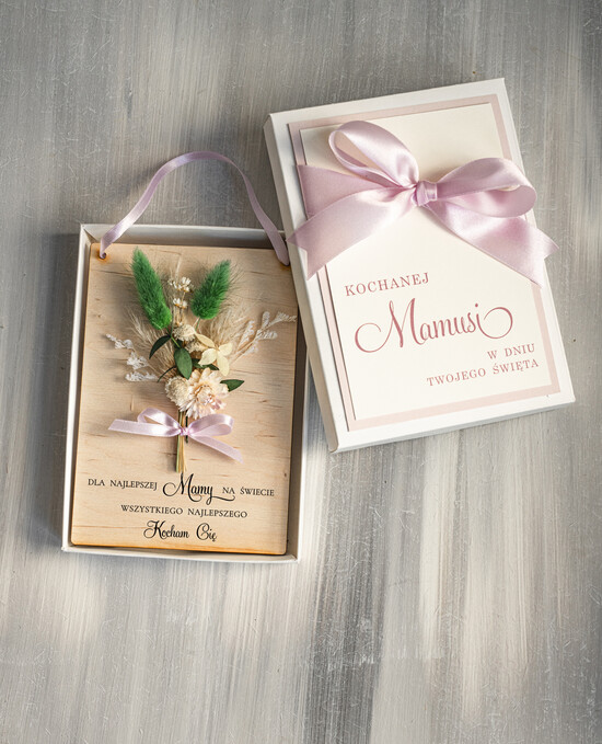 Prezenty dla Mamy flowerboxy, box ze słodyczami  prezent dla Mamy z okazji dnia Matki, kwiaty prezent dla mamy, kompozycja z suszonych kwiatów pomysł 01/pudFBkar/Mama