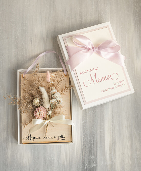 Prezenty dla Mamy flowerboxy, box ze słodyczami  drewniana kartka z życzeniami na dzień Mamy prezent dla Mamy z okazji dnia Matki, kwiaty prezent dla 03/pudFBkar/Mama