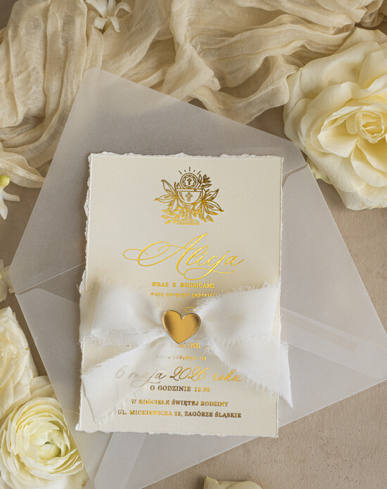 Zaproszenia na Komunię dla Dziewczynki dziewczynka  zaproszenia na Komunię ze złotym serduszkiem, złote zaproszenia na Komunię, Zaproszenia na Komunię d 01/WydzWsK/Komunia