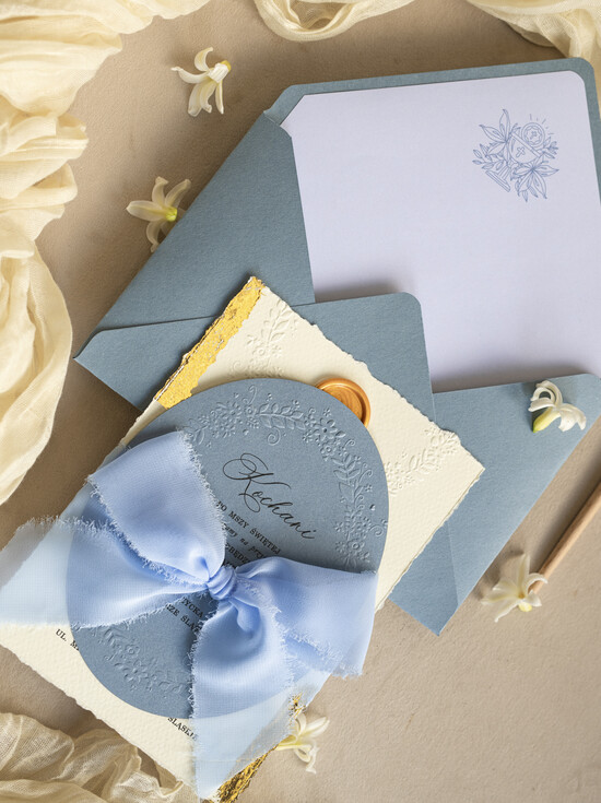 Zaproszenia na Komunię  chłopiec zaproszenia na Komunię dla chłopca, eleganckie zaproszenia komunijne,  tłoczone chłopięce zaproszeni 01/tłoOws/KomZ