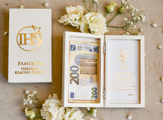Pamiątki Prezenty na komunię  pamiątki na komunie  białe pudełko pamiątka I Komunii pudełko na pieniądze na Komunię z życzeniami, pudełeczko na pieniąd 05/skrzdrew/KomPam