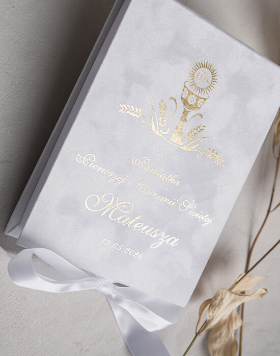 Pamiątki Prezenty na komunię  pamiątki na komunie  Co zamiast kartki na komunię pudełko pamiątka Pierwszej Komunii Świętej, kartka na komunię, kartka n 01/velRK/Komunia