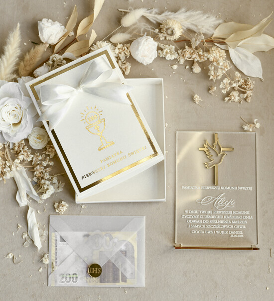 Pamiątki Prezenty na komunię  pamiątki na komunie  Statuetka pamiątka Pierwszej Komunii w pudełku, personalizowana Pamiątka Komunijna opakowanie na pie 03/pudpapST/PamKom