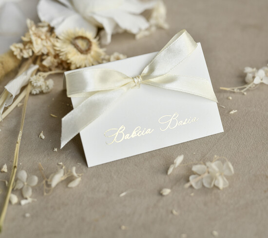 Winietki na komunię  winietki  złote winietki na komunię, winietka dekoracja stołu na komunii, komunijne winietki ze złotymi litera 01/WwsZl/KomW